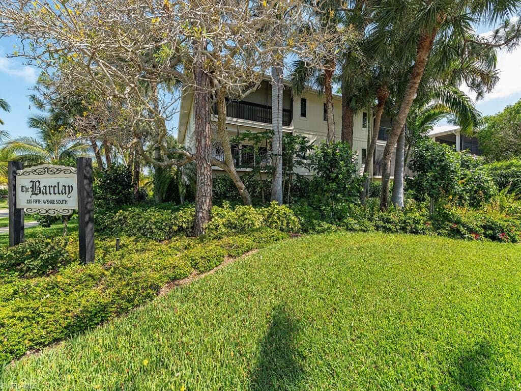 225 5th AVE S 101 NAPLES, FL 34102
