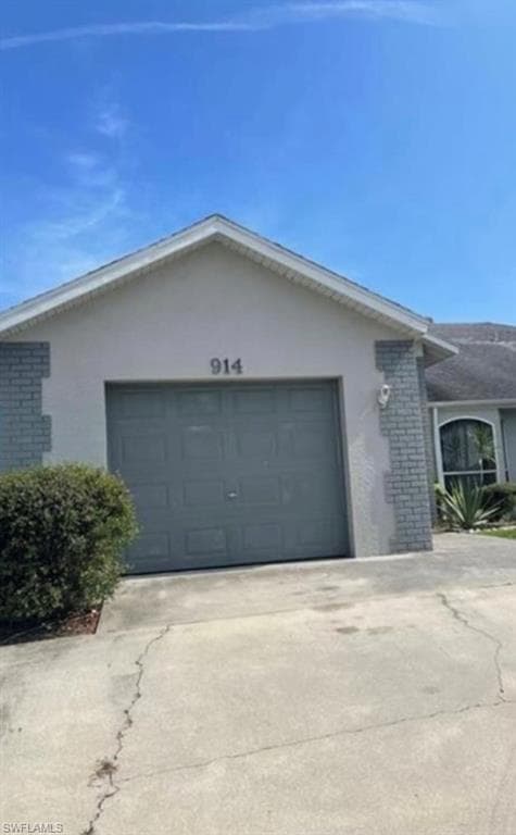 916 Cape Coral PKWY W CAPE CORAL, FL 33914