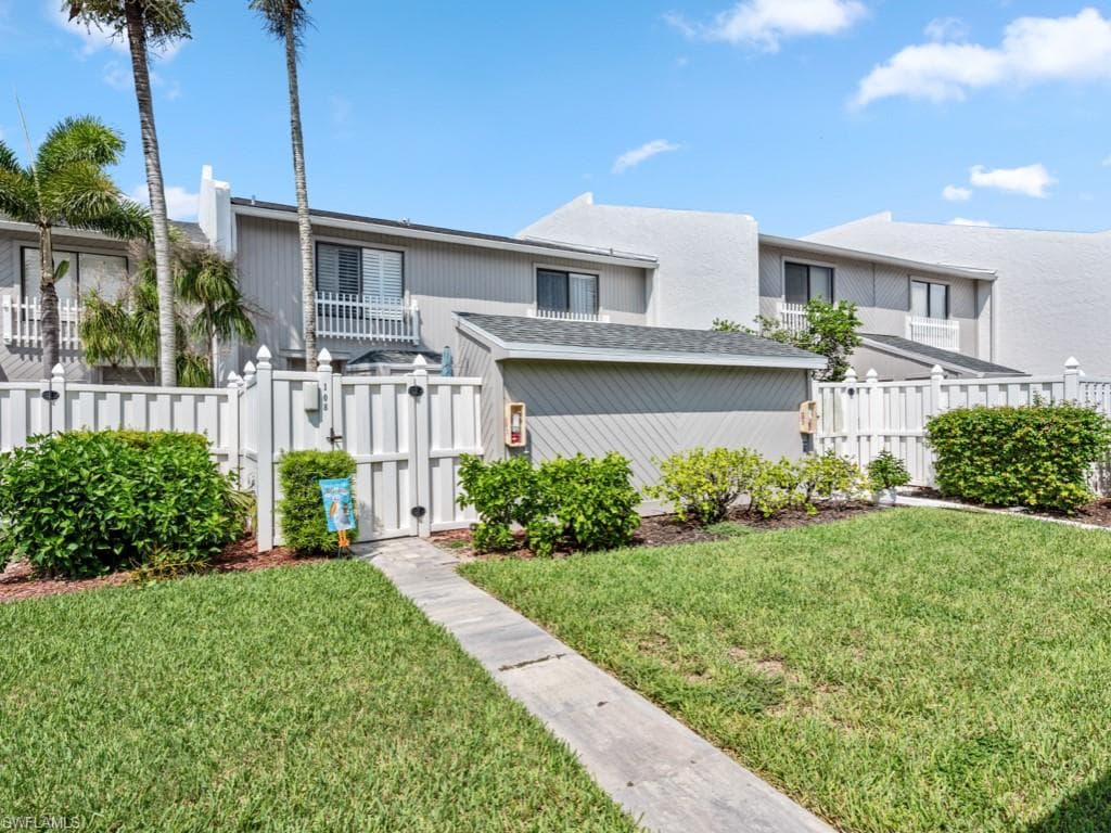 9843 Costa Mesa LN 108 BONITA SPRINGS, FL 34135