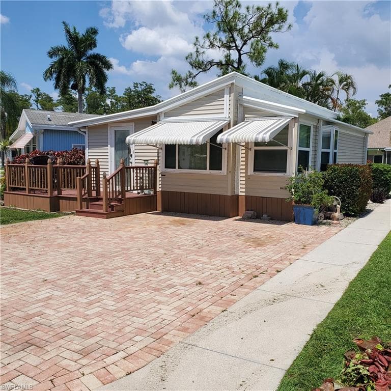10936 Brown Pelican CIR ESTERO, FL 33928