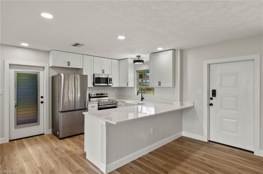 4339 Orangewood AVE FORT MYERS, FL 33901