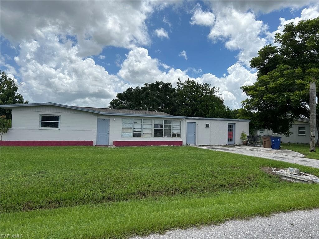 402 Jersey RD W LEHIGH ACRES, FL 33936