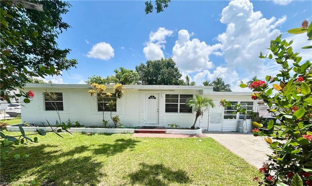 3926 Seminole AVE FORT MYERS, FL 33916