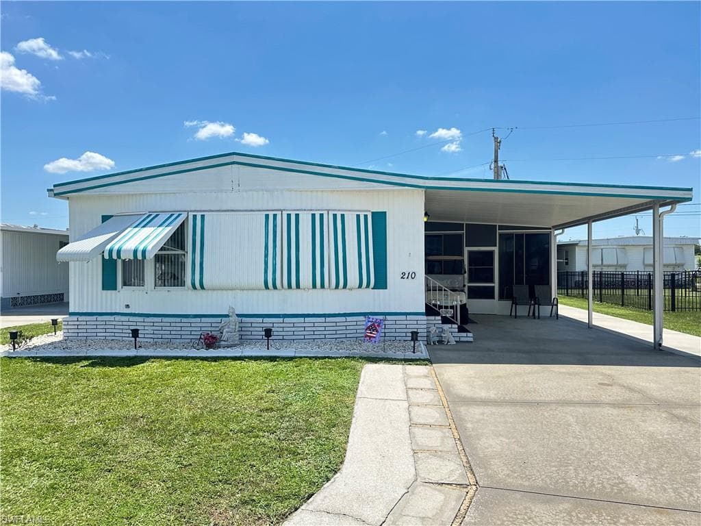 210 Brandywine LN NORTH FORT MYERS, FL 33917