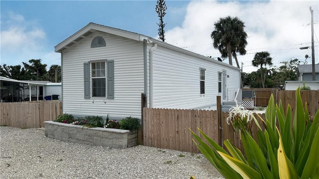 12151 Cypress DR FORT MYERS, FL 33908