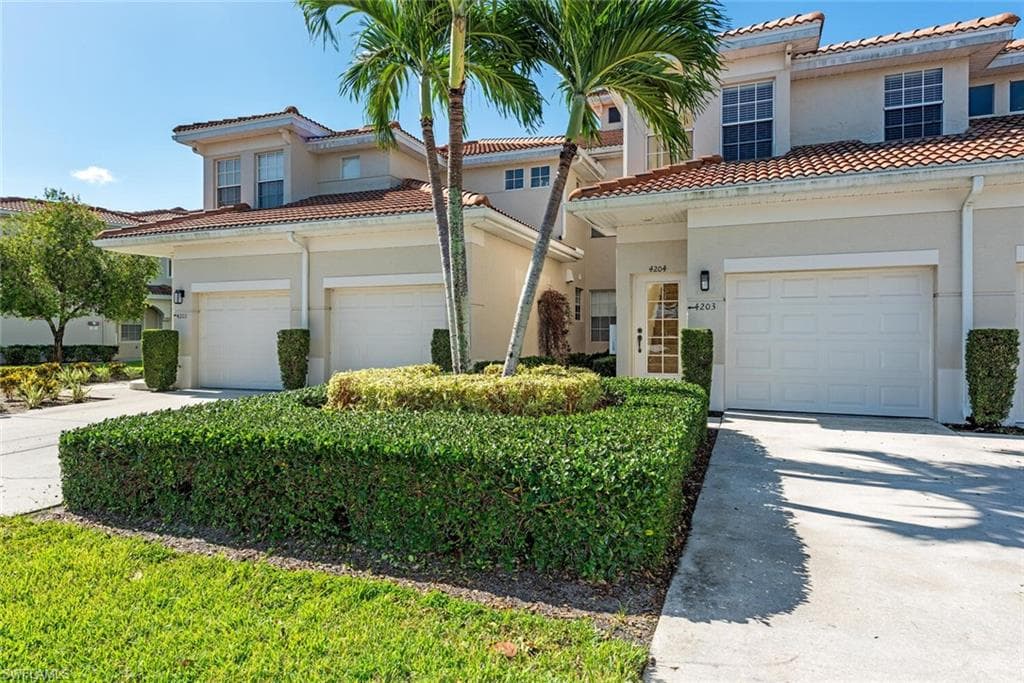 3065 Driftwood WAY 4203 NAPLES, FL 34109