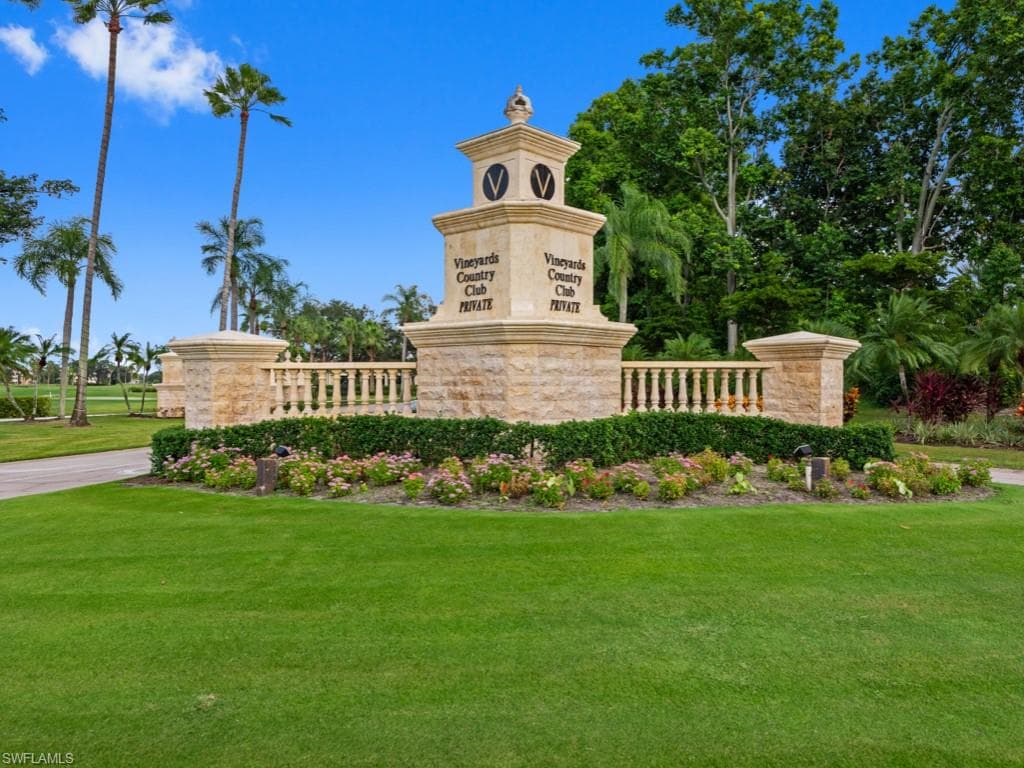 97 Silver Oaks CIR 2104 NAPLES, FL 34119
