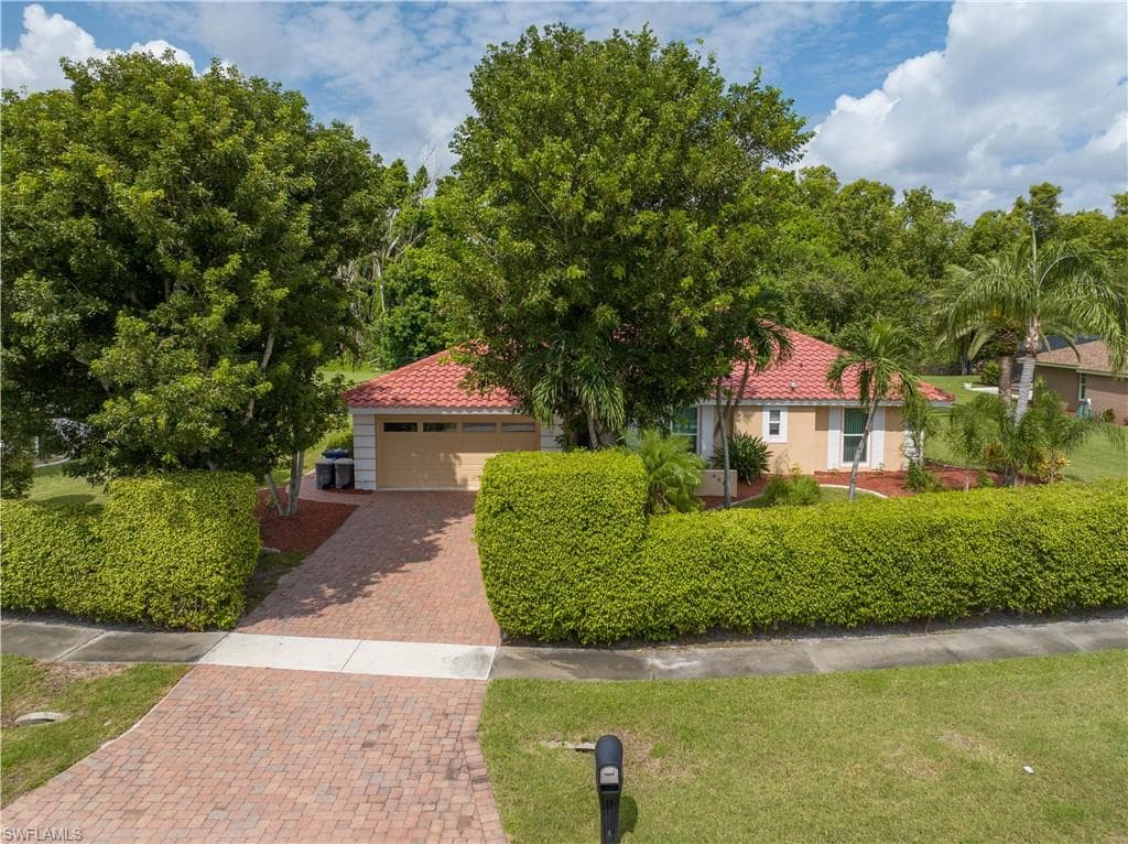 4215 Glasgow CT NORTH FORT MYERS, FL 33903