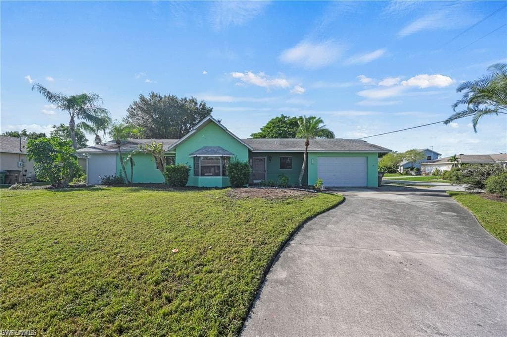 246 SW 34th TER CAPE CORAL, FL 33914