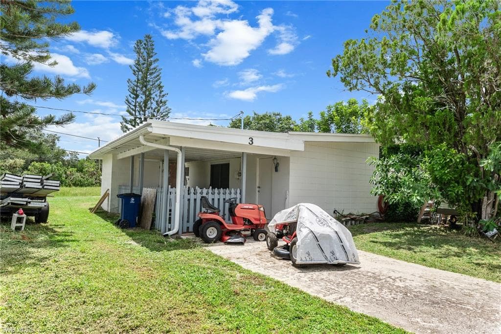 3 Vineyard ST LEHIGH ACRES, FL 33936