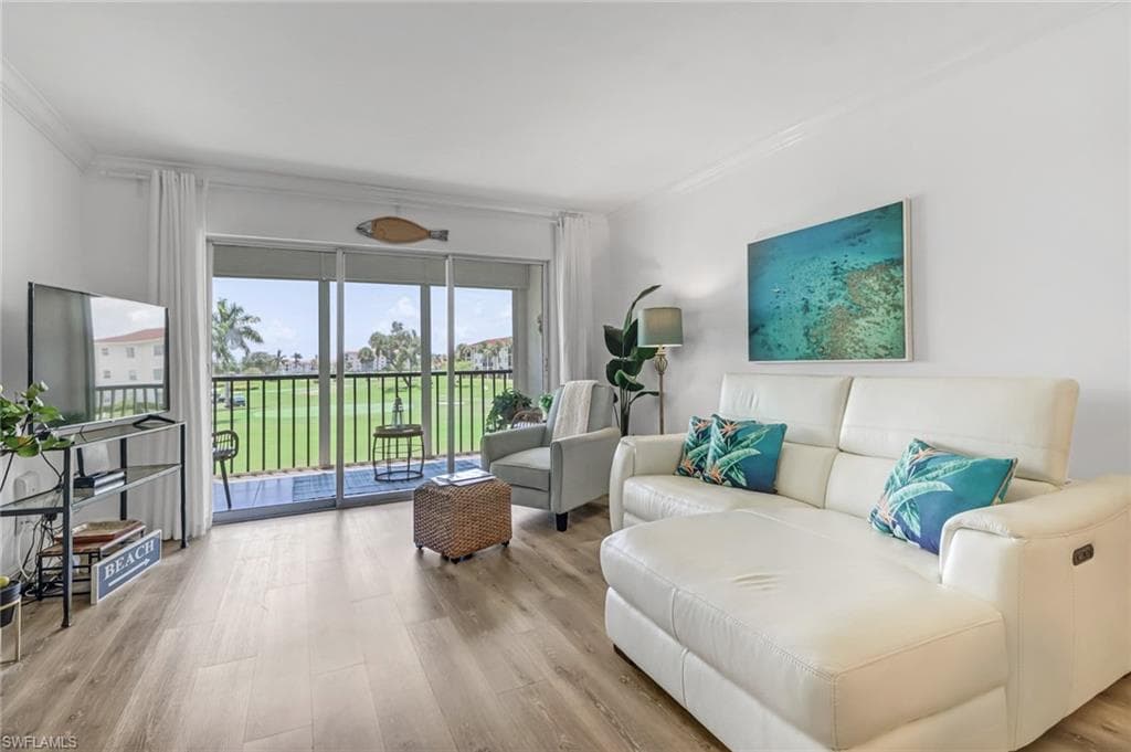 21 High Point CIR E 208 NAPLES, FL 34103