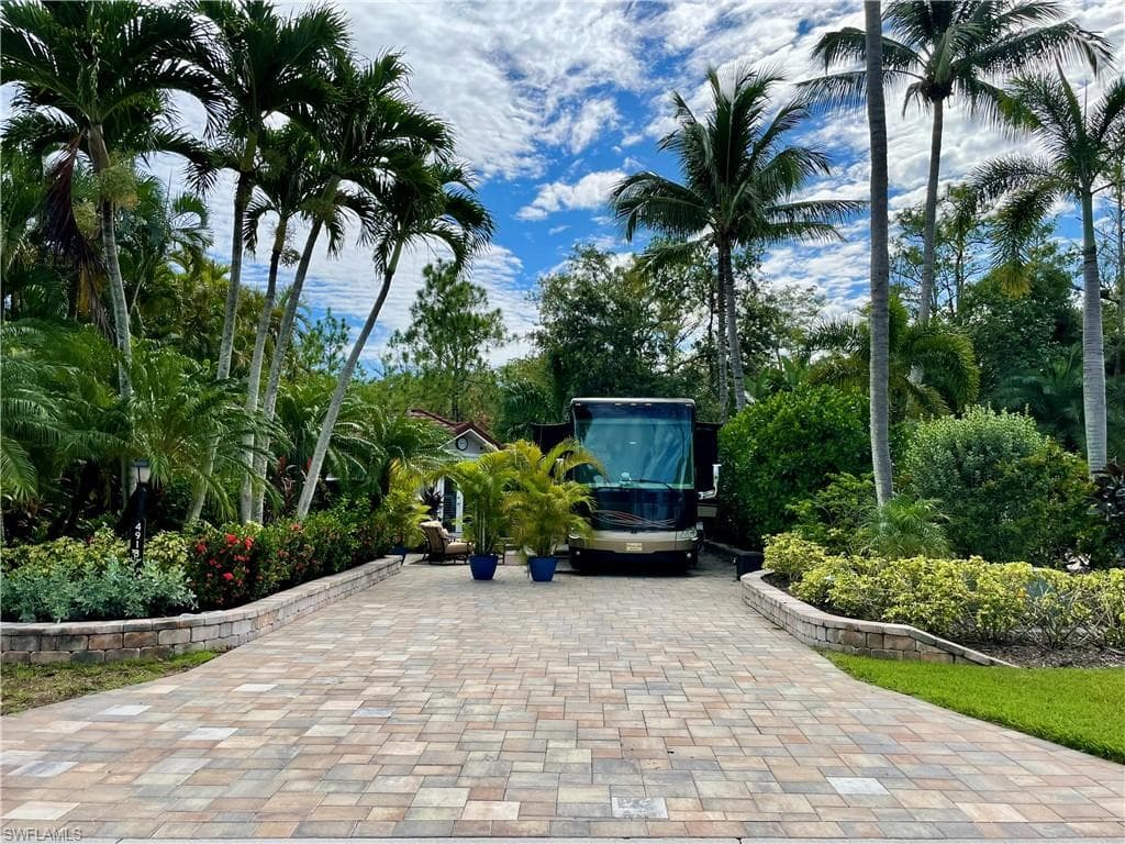 4918 Coach LN NAPLES, FL 34114