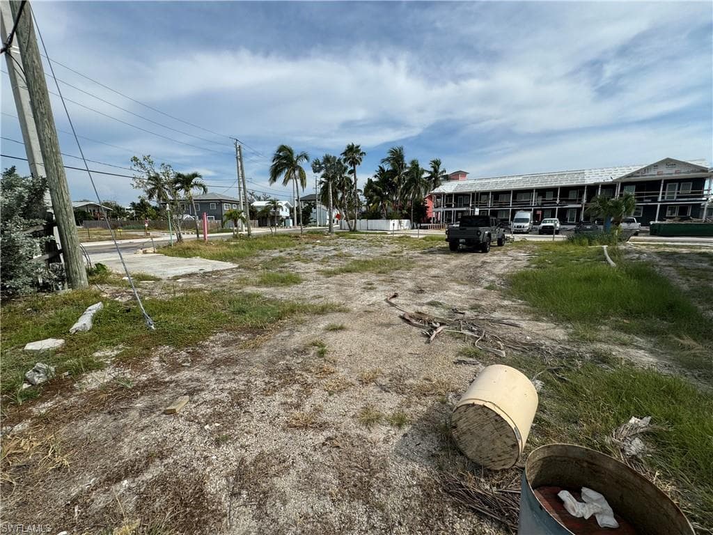1041 3rd ST FORT MYERS BEACH, FL 33931