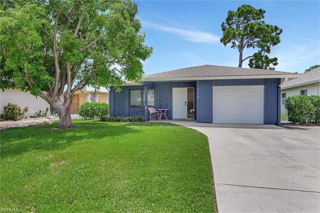 724 92nd AVE N NAPLES, FL 34108
