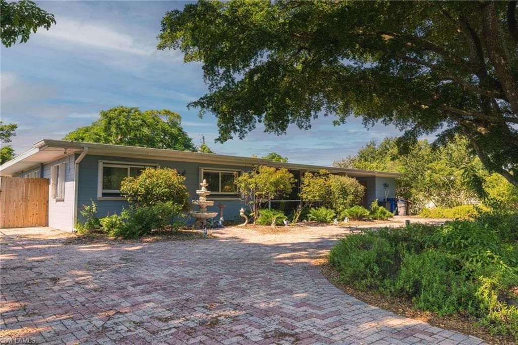 2142 Sunrise BLVD FORT MYERS, FL 33907