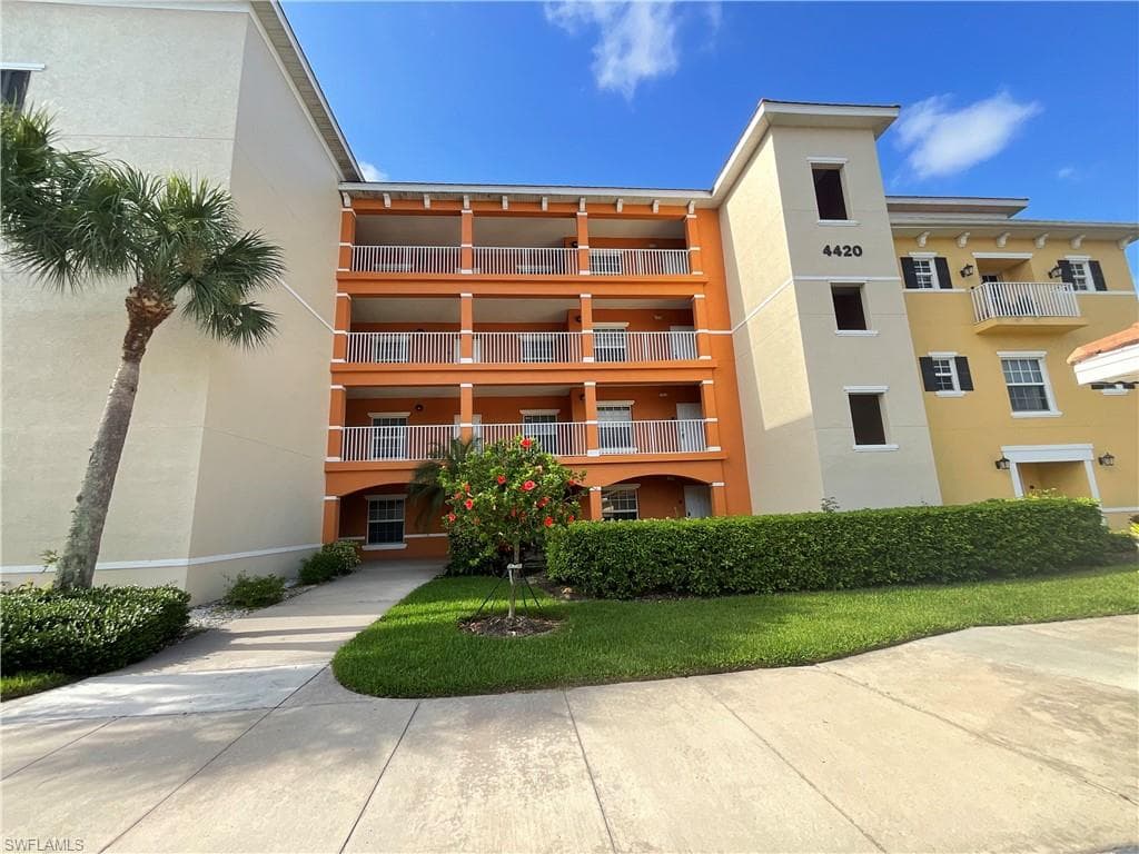 4420 Botanical Place CIR 104 NAPLES, FL 34112