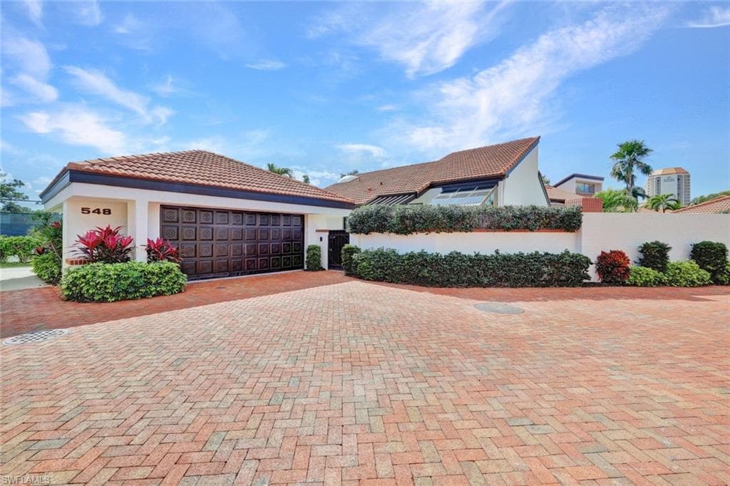 548 Bay Villas LN 67 NAPLES, FL 34108