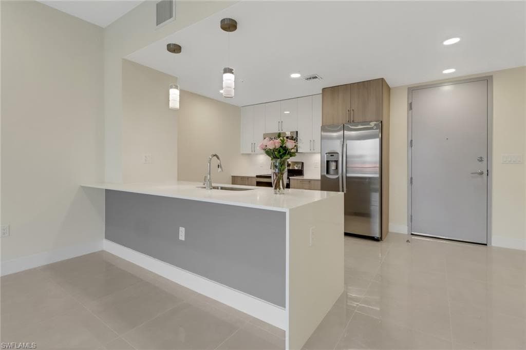 26600 Rose Pointe DR b303 BONITA SPRINGS, FL 34135