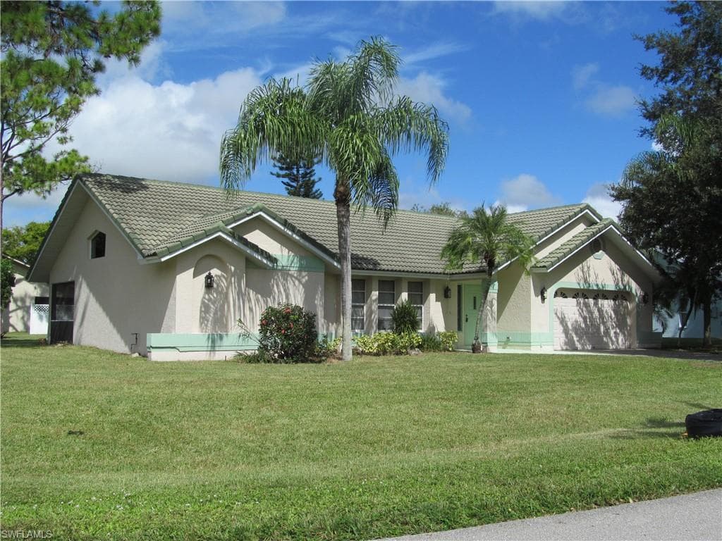 560 Foxcreek DR LEHIGH ACRES, FL 33974