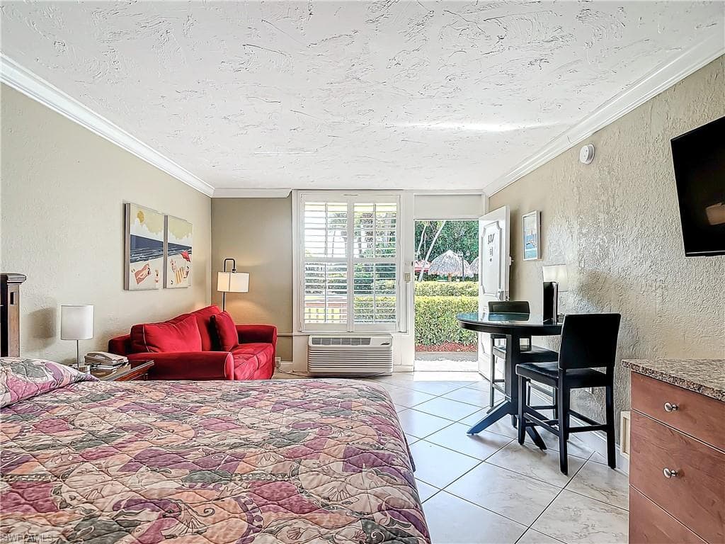 2555 Tamiami TRL N 137 NAPLES, FL 34103