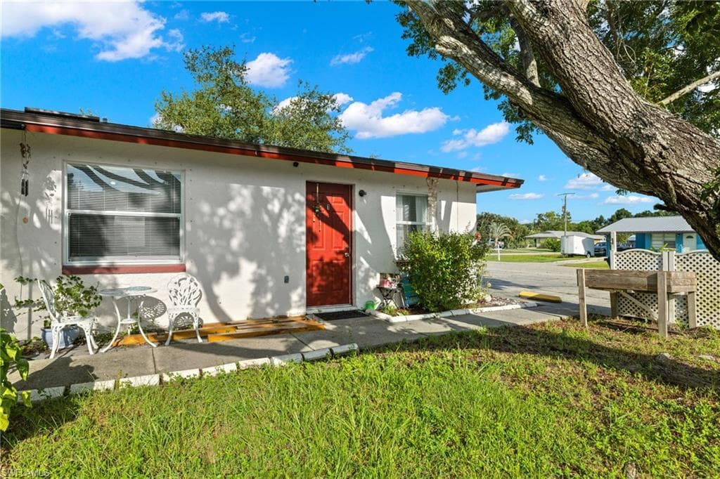 13301 1st ST FORT MYERS, FL 33905