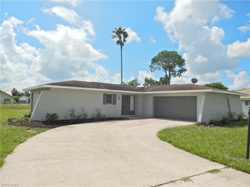 506 Parkside ST LEHIGH ACRES, FL 33936