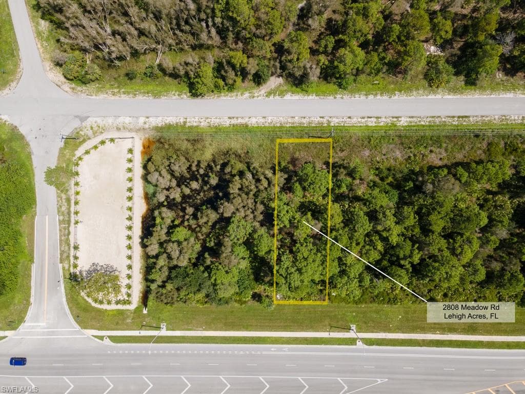 2808 Meadow RD LEHIGH ACRES, FL 33974
