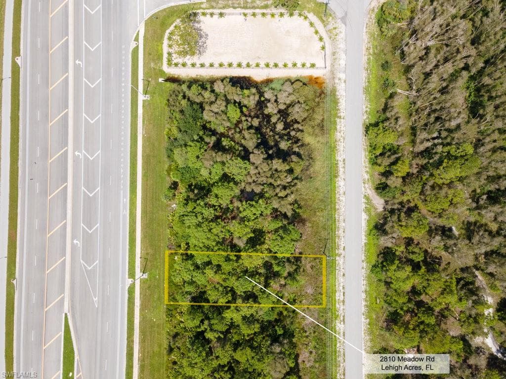2810 Meadow RD LEHIGH ACRES, FL 33974
