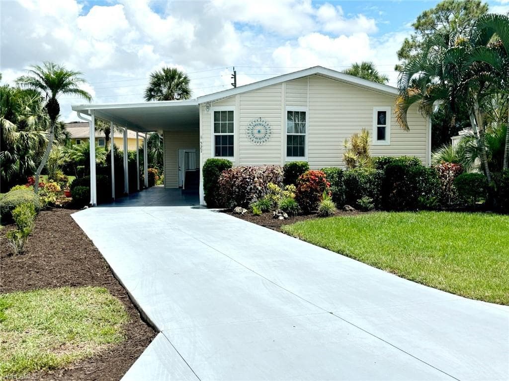 527 Monte Carlo LN NAPLES, FL 34112