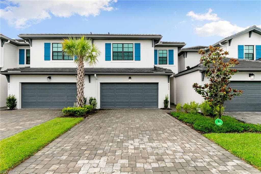 7555 Rockefeller DR NAPLES, FL 34119