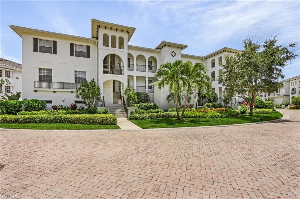 815 Bentwater CIR 202 NAPLES, FL 34108