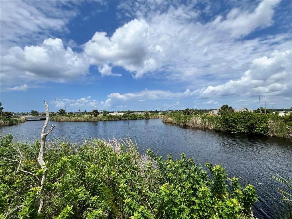 3929 39th ST CAPE CORAL, FL 33993