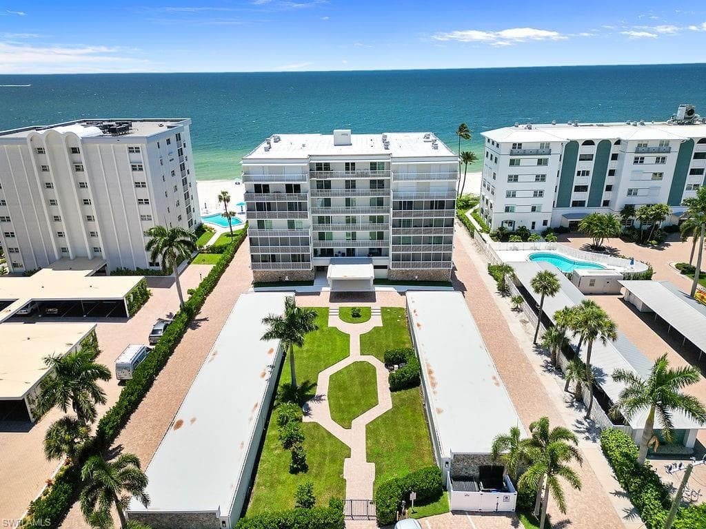 1977 Gulf Shore BLVD N 204 NAPLES, FL 34102