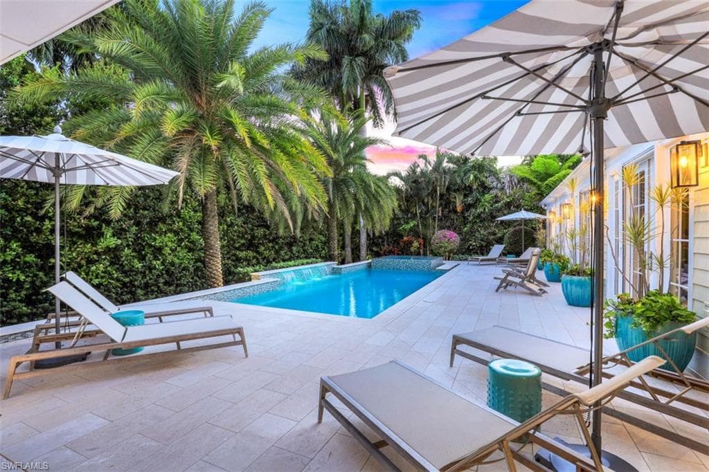 154 4th AVE N NAPLES, FL 34102