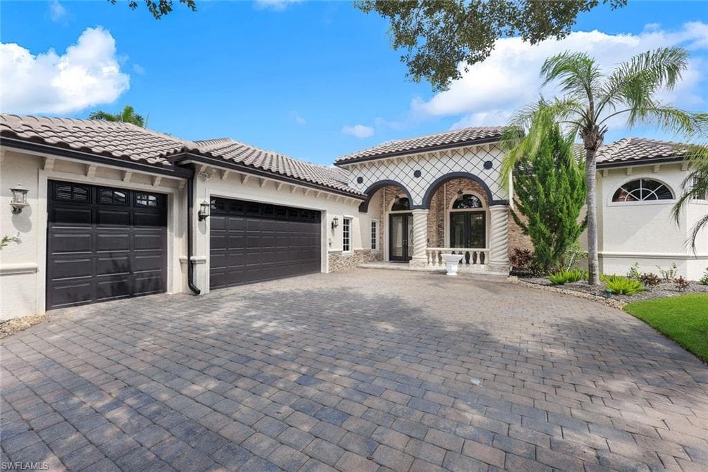 4000 Treadwater CT NAPLES, FL 34109