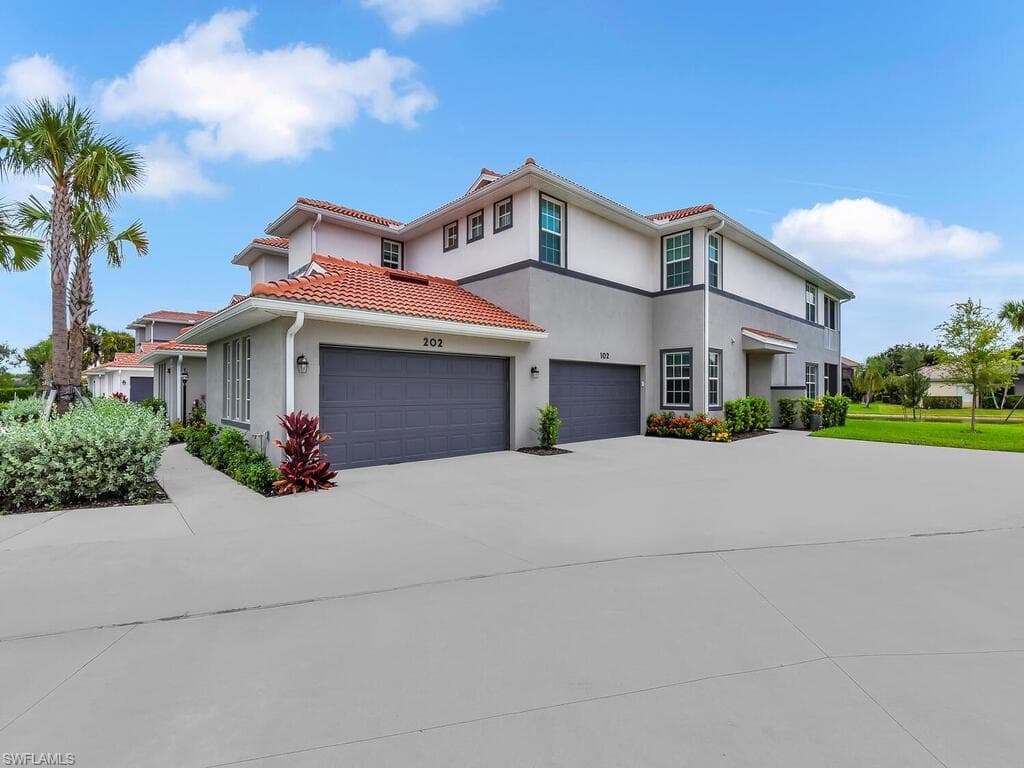 12011 Santaluz DR 102 FORT MYERS, FL 33913