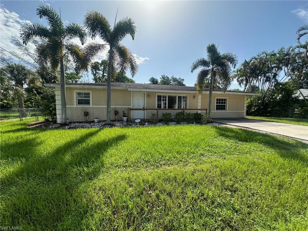 1539 High ST FORT MYERS, FL 33916