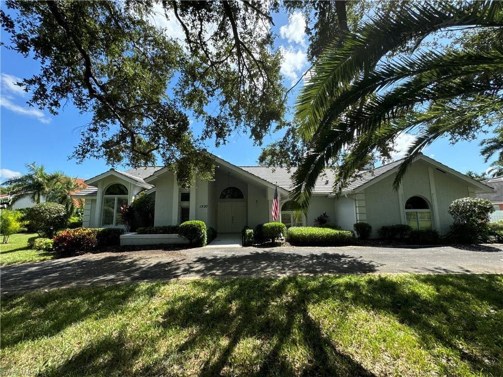 1300 1310 BALD EAGLE DR DR NAPLES, FL 34105