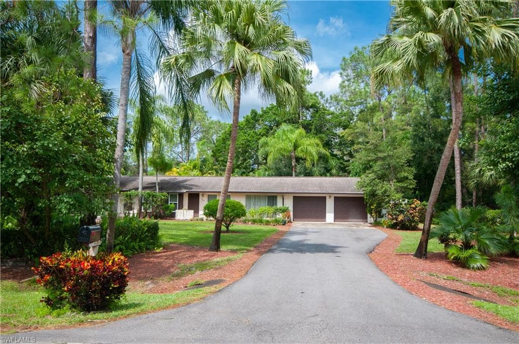 5875 Hidden Oaks LN NAPLES, FL 34119