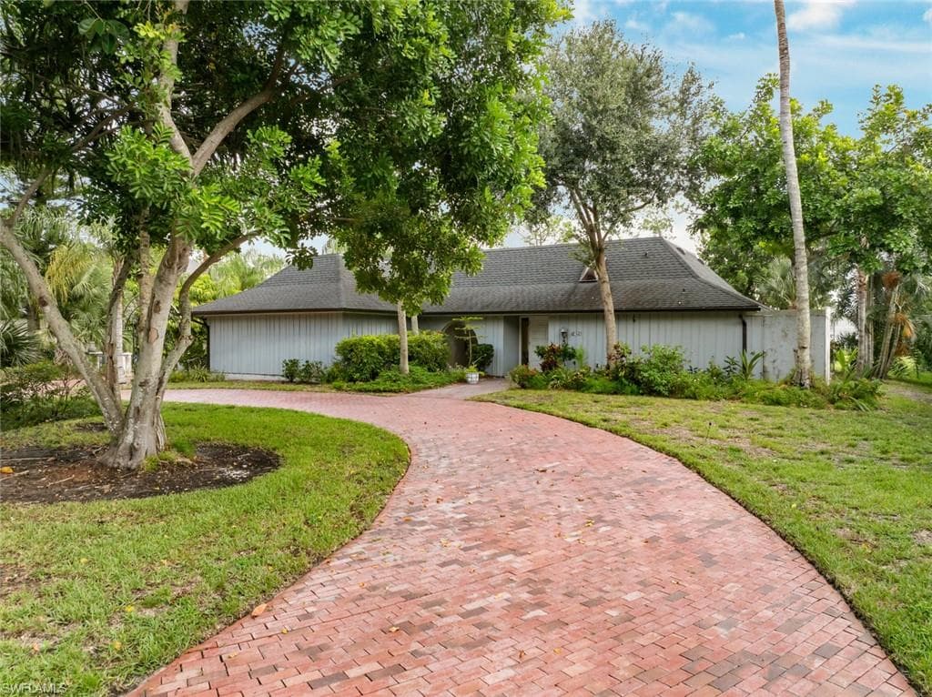 1825 Princess CT NAPLES, FL 34110
