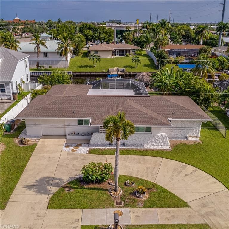 1605 SE 28th TER CAPE CORAL, FL 33904