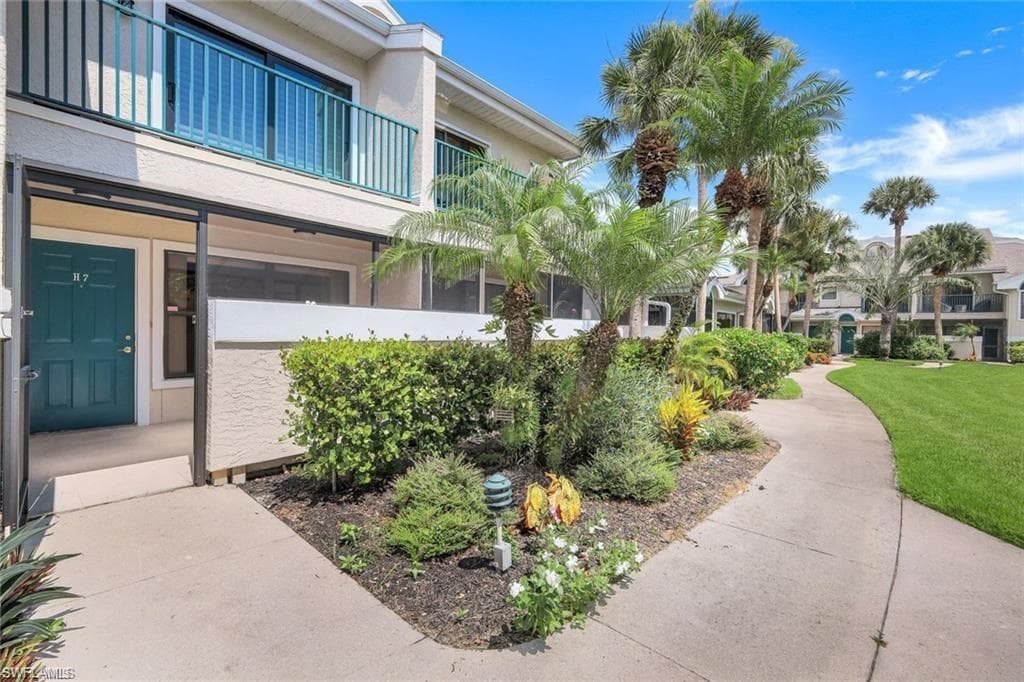 66 Emerald Woods DR H7 NAPLES, FL 34108