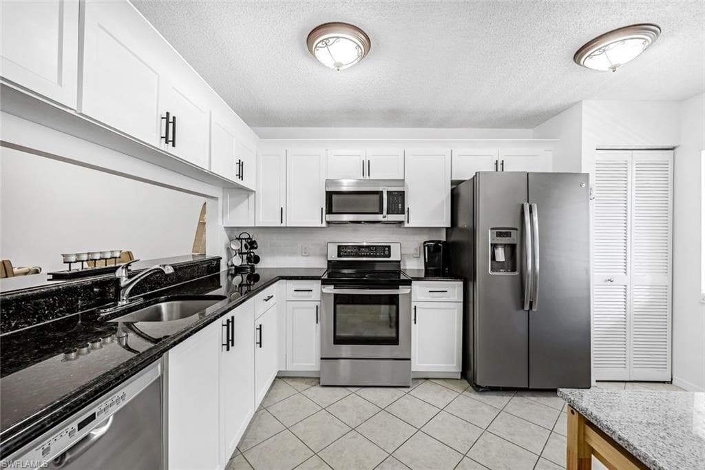 5682 Woodmere Lake CIR D202 NAPLES, FL 34112