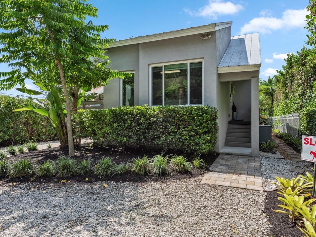 2548 Weeks AVE NAPLES, FL 34112