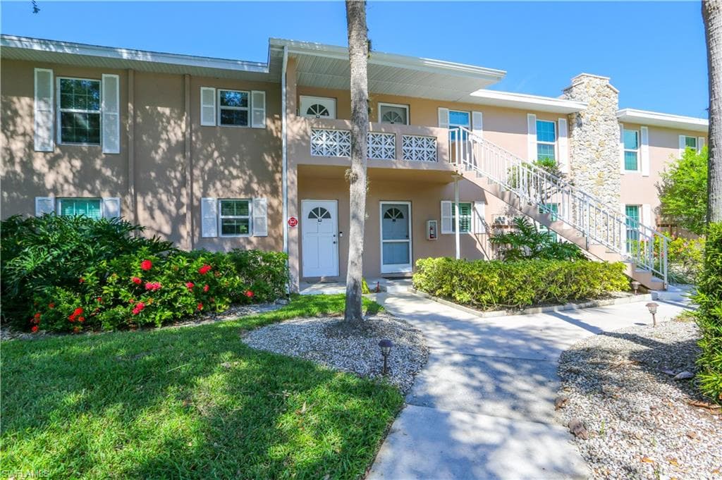 221 Cypress WAY E 201 NAPLES, FL 34110