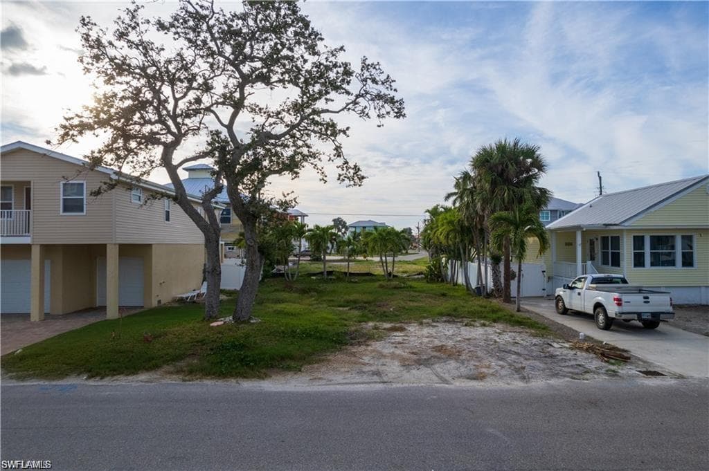 137 Pearl ST FORT MYERS BEACH, FL 33931