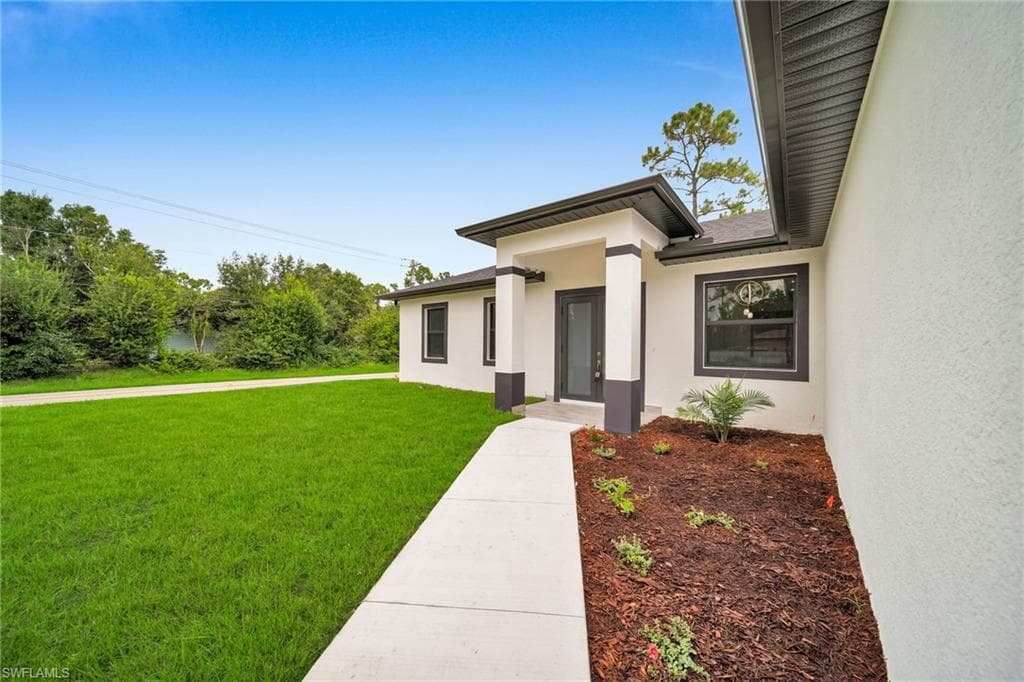 1006 W 10th ST LEHIGH ACRES, FL 33972