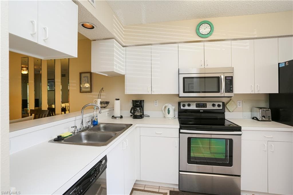 287 Quail Forest BLVD 117 NAPLES, FL 34105