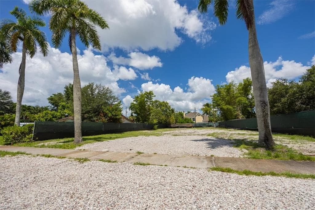 1055 7th AVE N NAPLES, FL 34102
