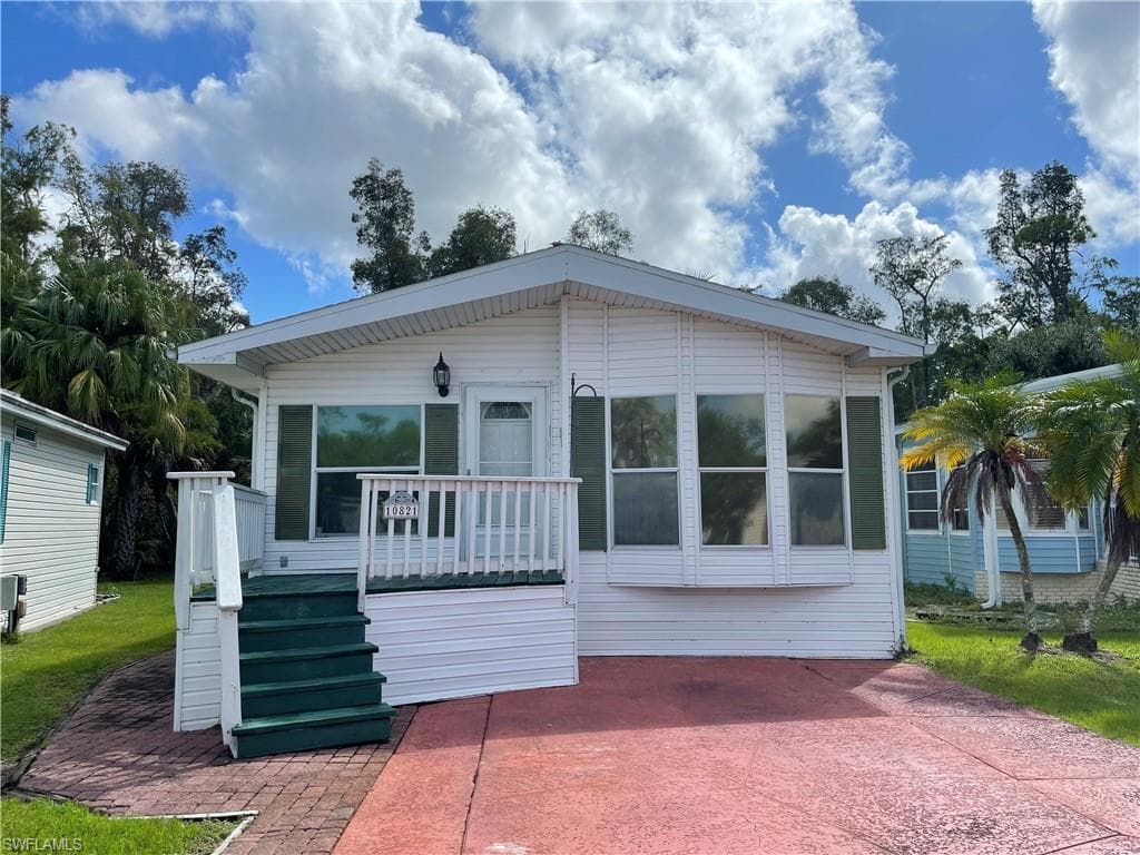 10821 Ani CIR ESTERO, FL 33928